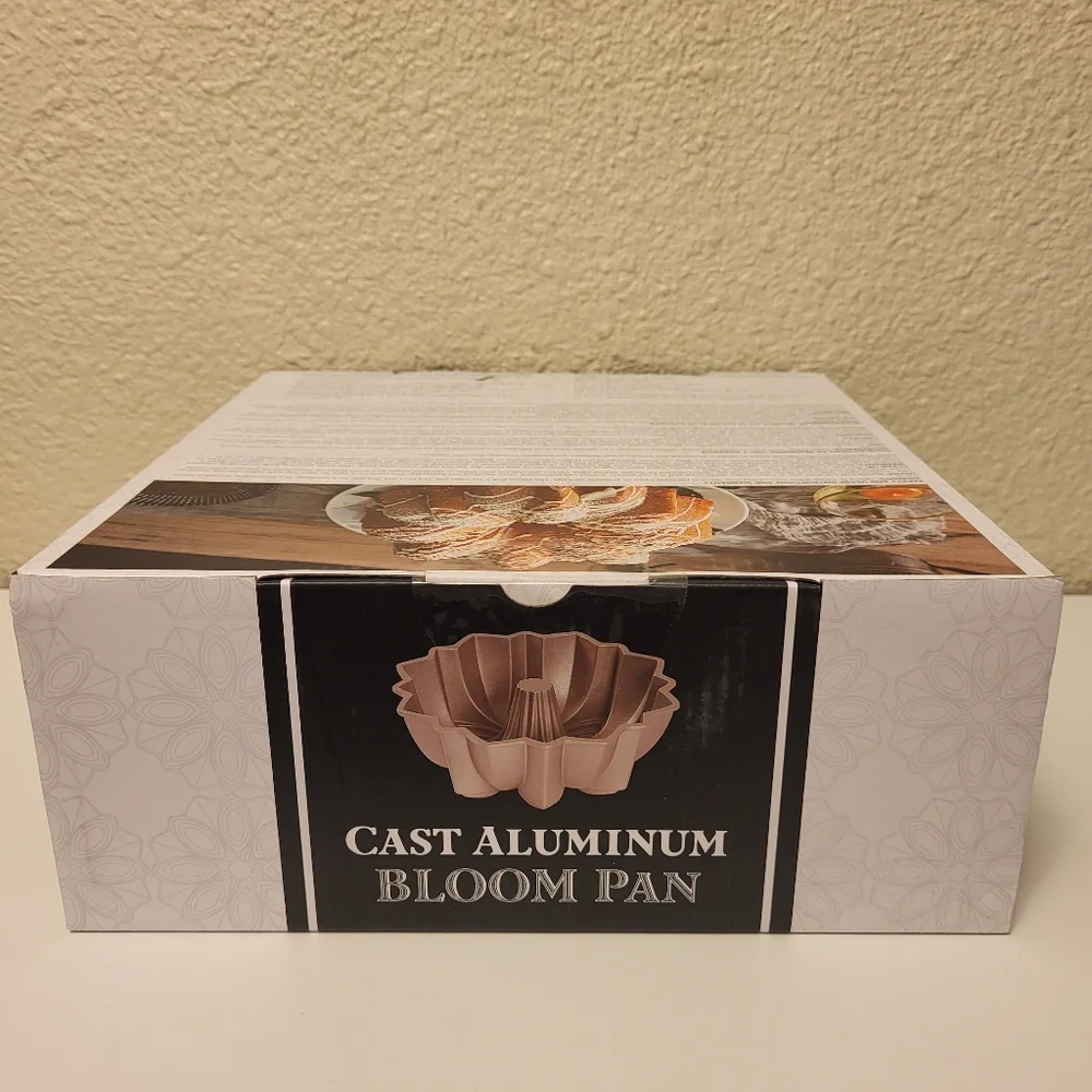 NIB Baker's Secret Cast Aluminum Bloom Fluted Tube Pan